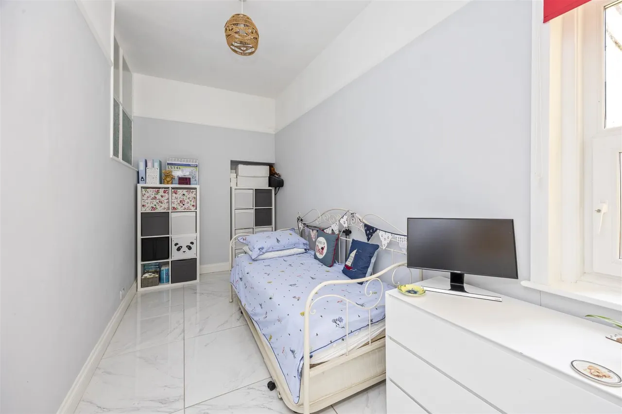 West Parade, Bexhill-On-Sea, Sussex, TN39 3HS, photo 15