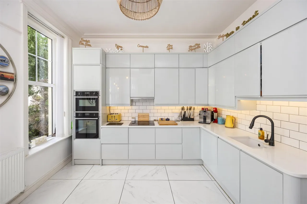West Parade, Bexhill-On-Sea, Sussex, TN39 3HS, photo 7