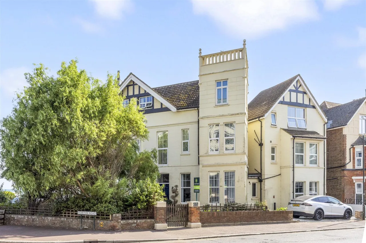 West Parade, Bexhill-On-Sea, Sussex, TN39 3HS, photo 20