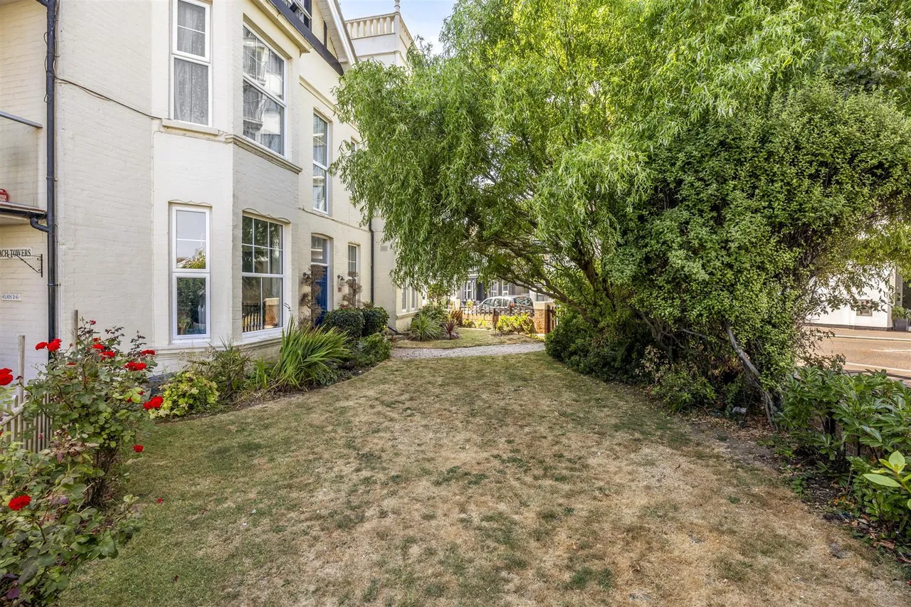 West Parade, Bexhill-On-Sea, Sussex, TN39 3HS, photo 11
