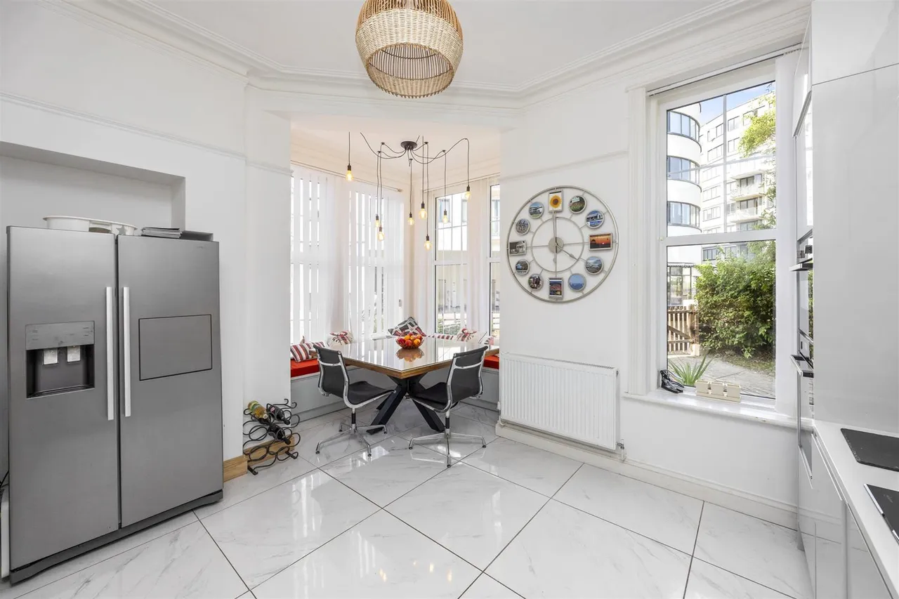 West Parade, Bexhill-On-Sea, Sussex, TN39 3HS, photo 5