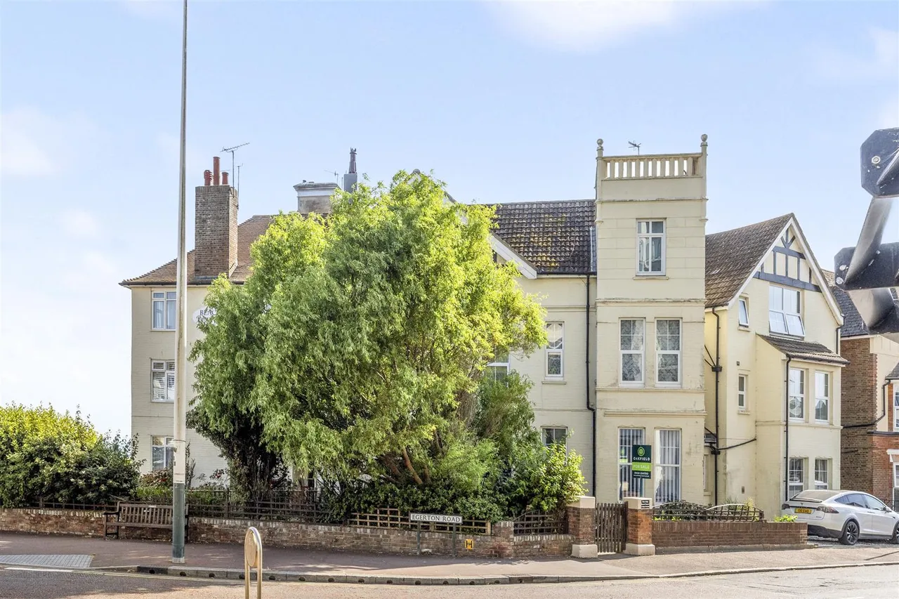 West Parade, Bexhill-On-Sea, Sussex, TN39 3HS, photo 21