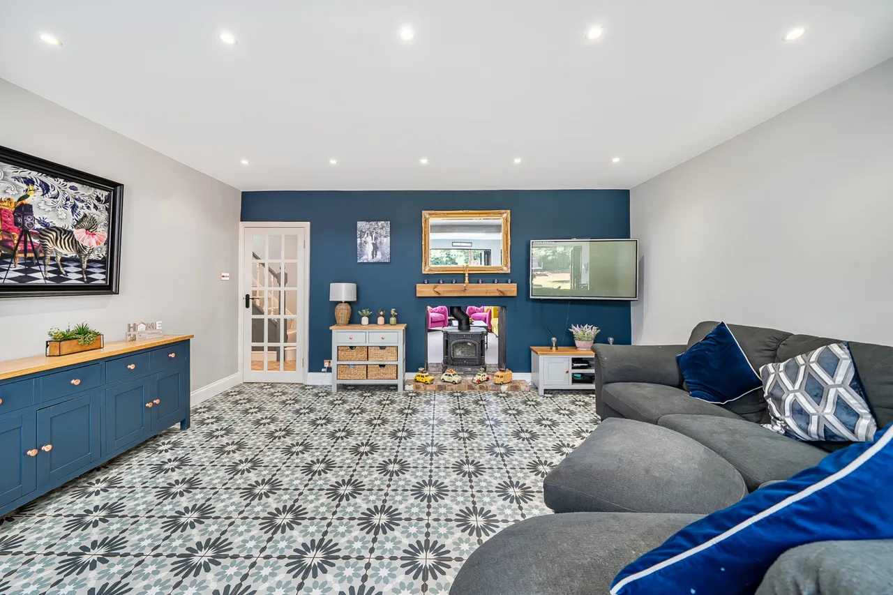Hoylake Crescent, Ickenham, UB10, photo 19