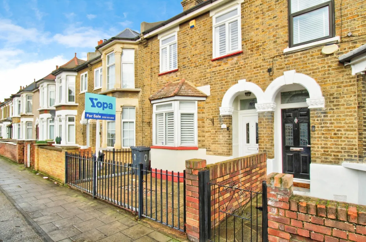 2 bed house for sale, Marlborough Road, Romford, RM7