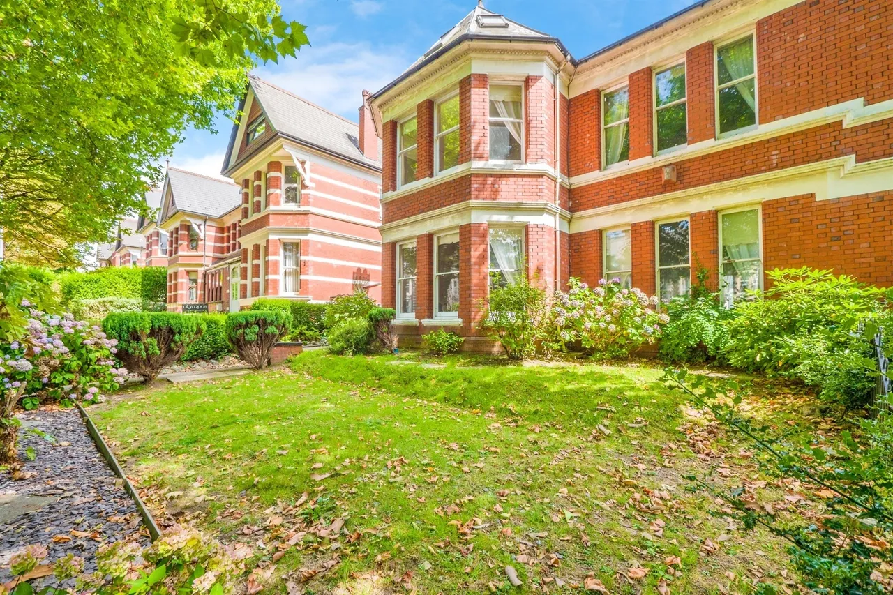 10 bed house for sale — Pen-Y-Lan Road, Penylan, Cardiff