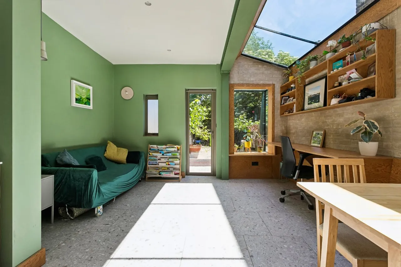 2 bed flat for sale, St. John's Road, London, N15