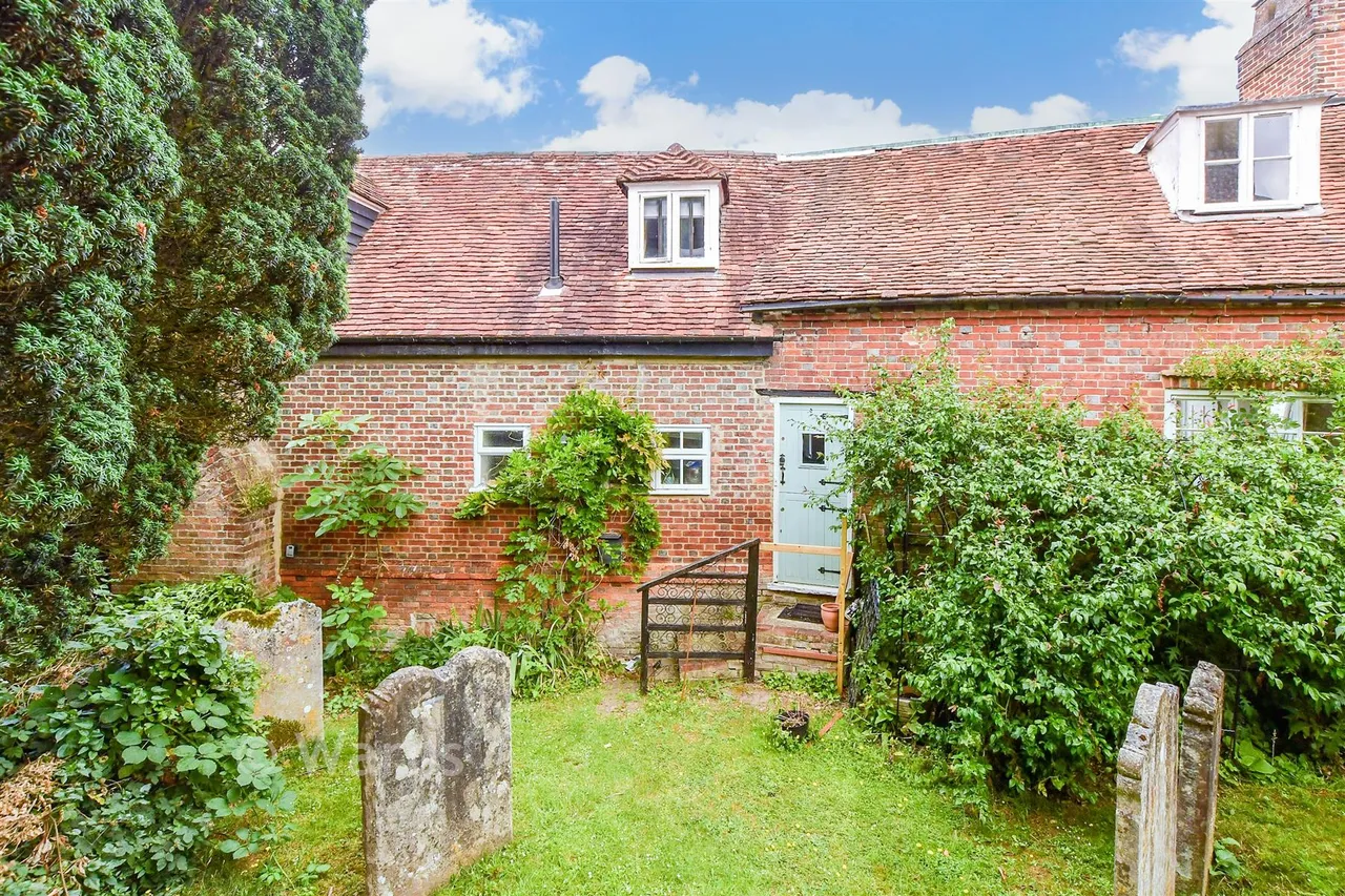 2 bed flat for sale, High Street, Yalding, ME18