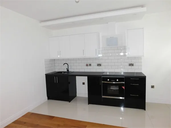 2 bed flat to rent — Windmill Place, Southall, Greater London, UB2 4FS