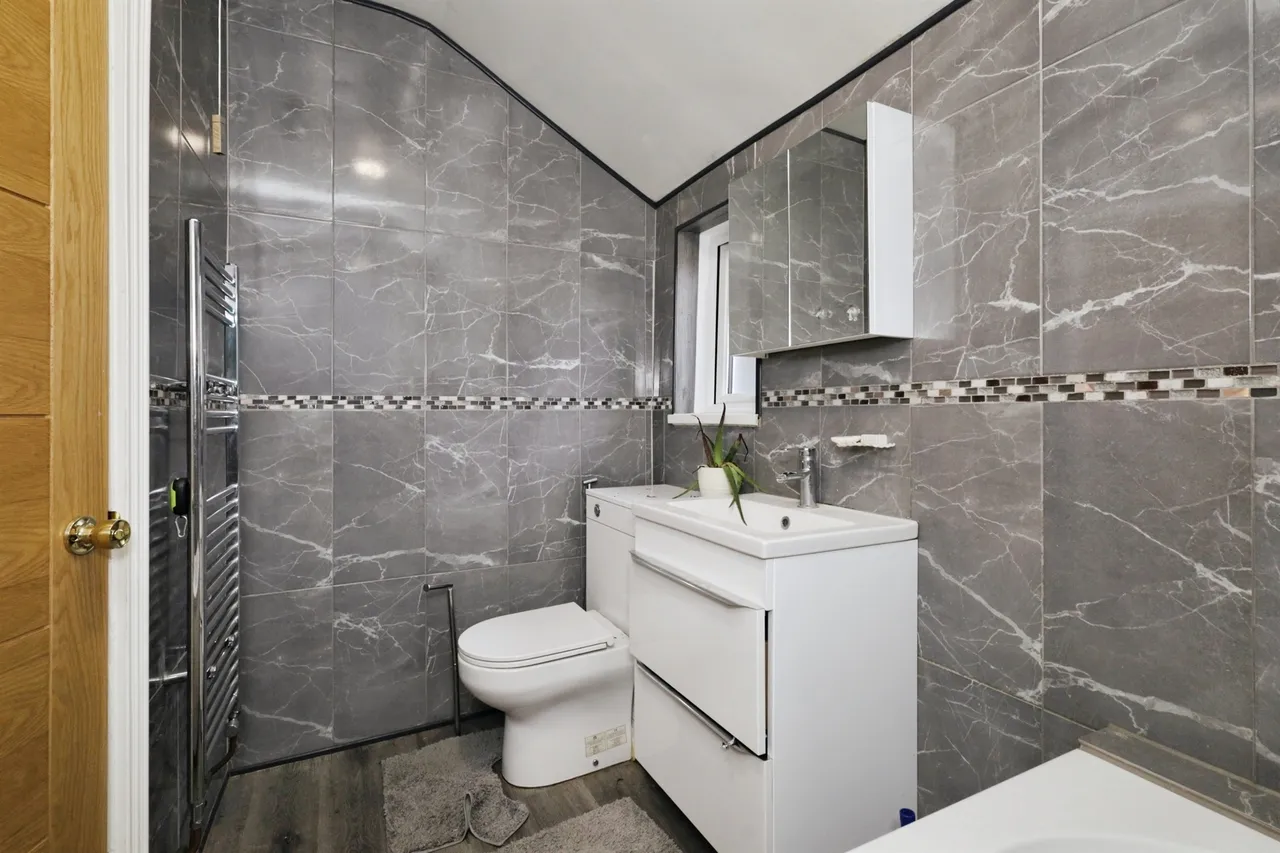 Belmore Road, Eastbourne, photo 9