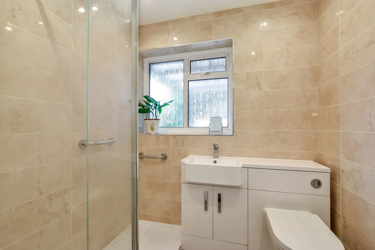 Wood Rise, Eastcote, HA5, photo 6