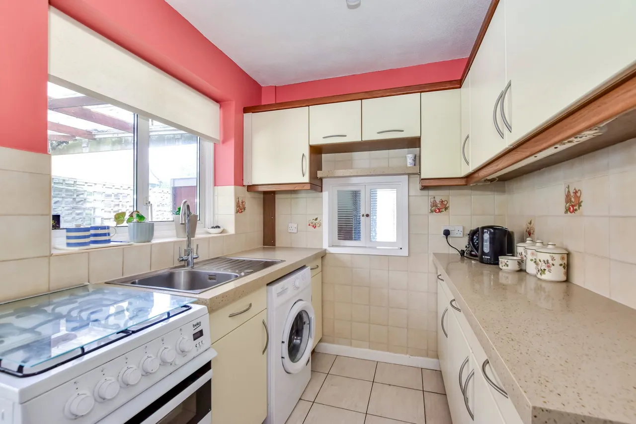 Wood Rise, Eastcote, HA5, photo 2