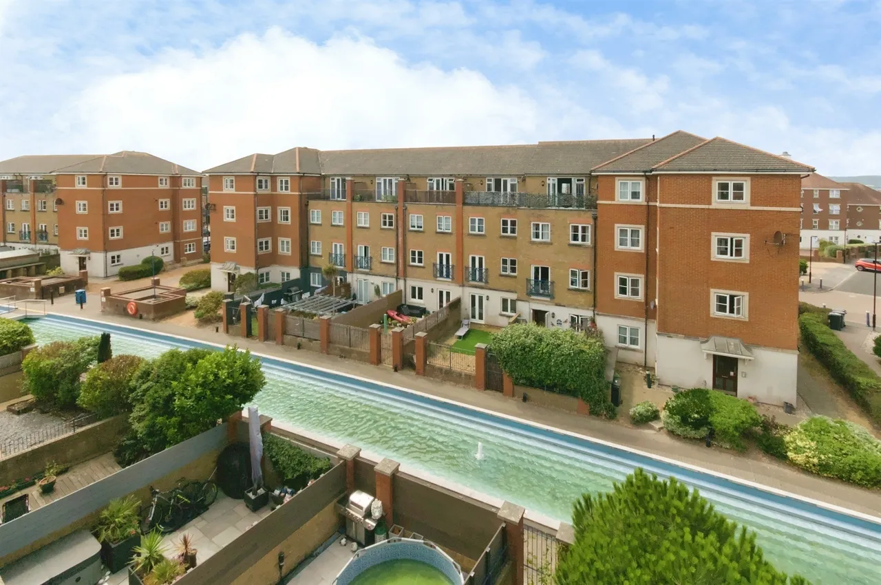 4 bed house for sale — San Juan Court, Eastbourne