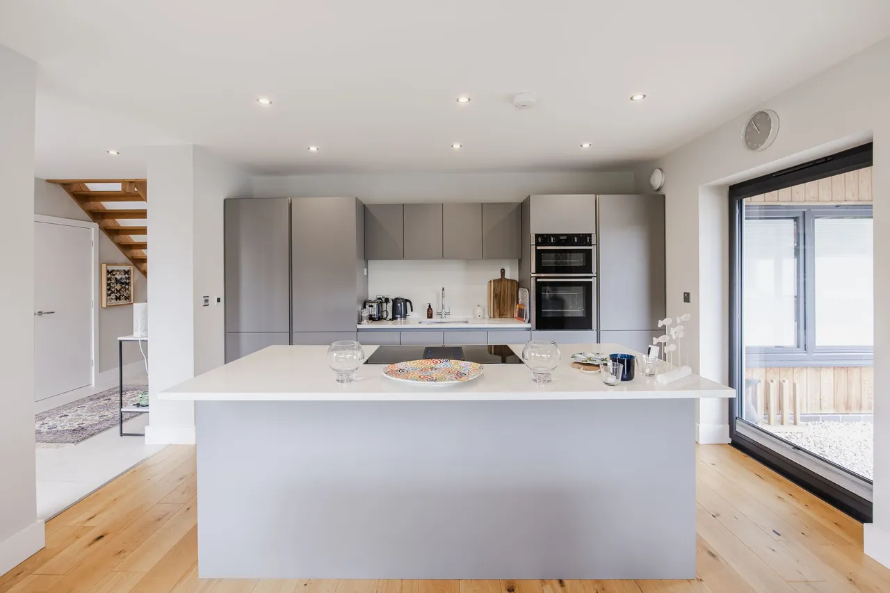 Contemporary Detached Home in Holt, photo 8