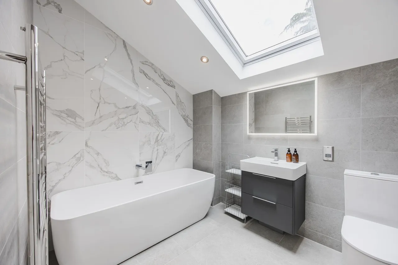 Contemporary Detached Home in Holt, photo 15