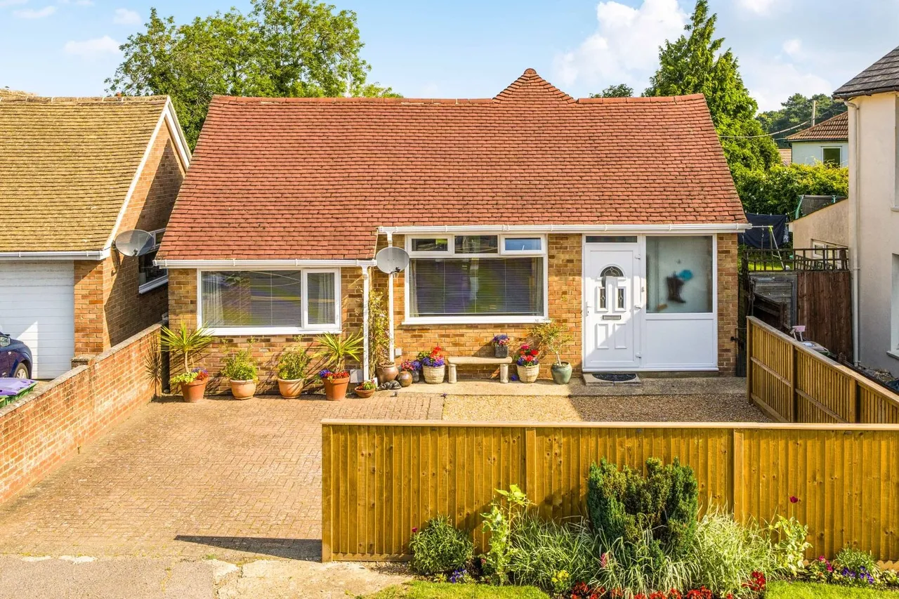 3 bed house for sale, Aerodrome Road, Hawkinge, CT18