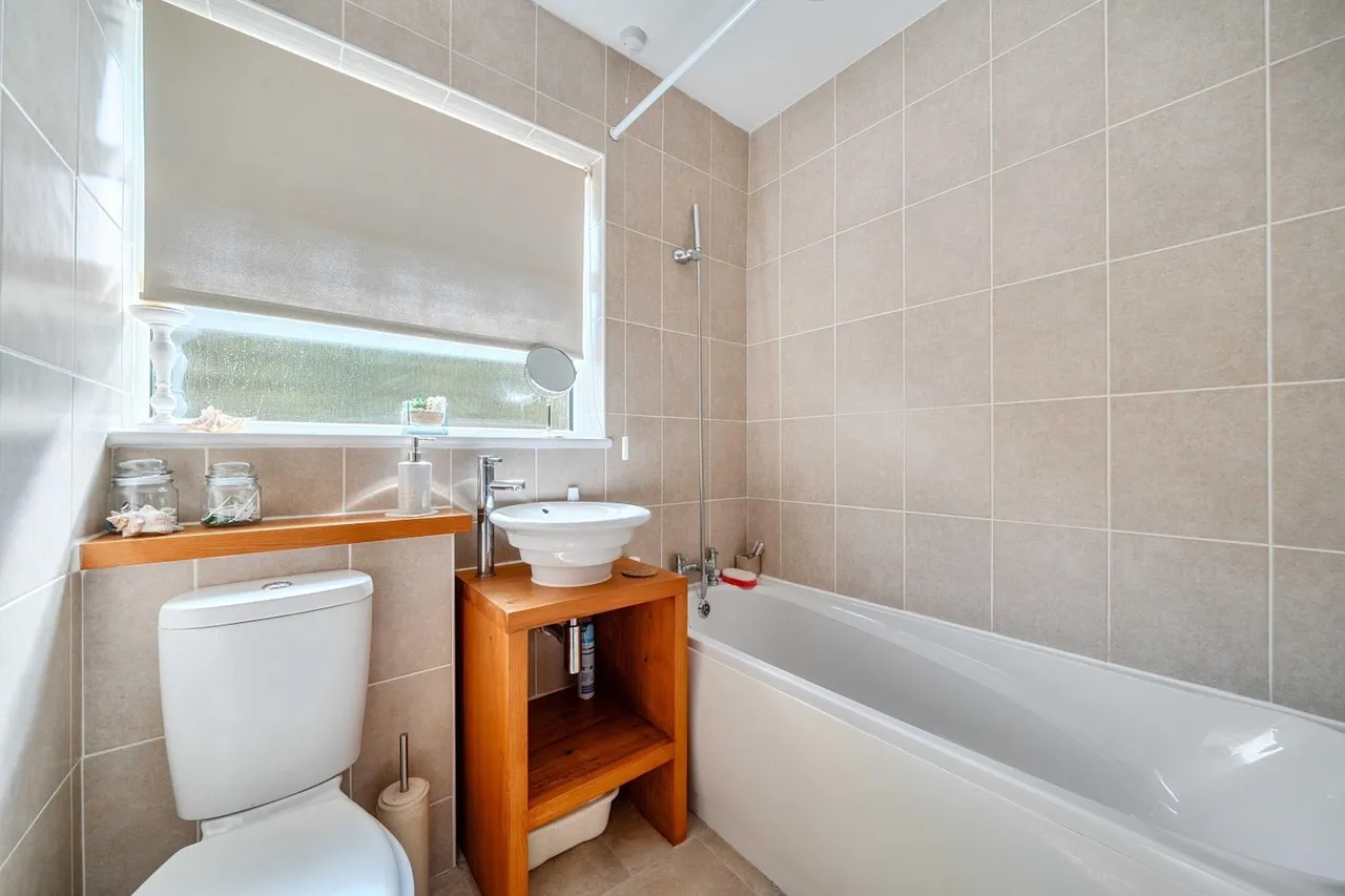 Aerodrome Road, Hawkinge, CT18, photo 13