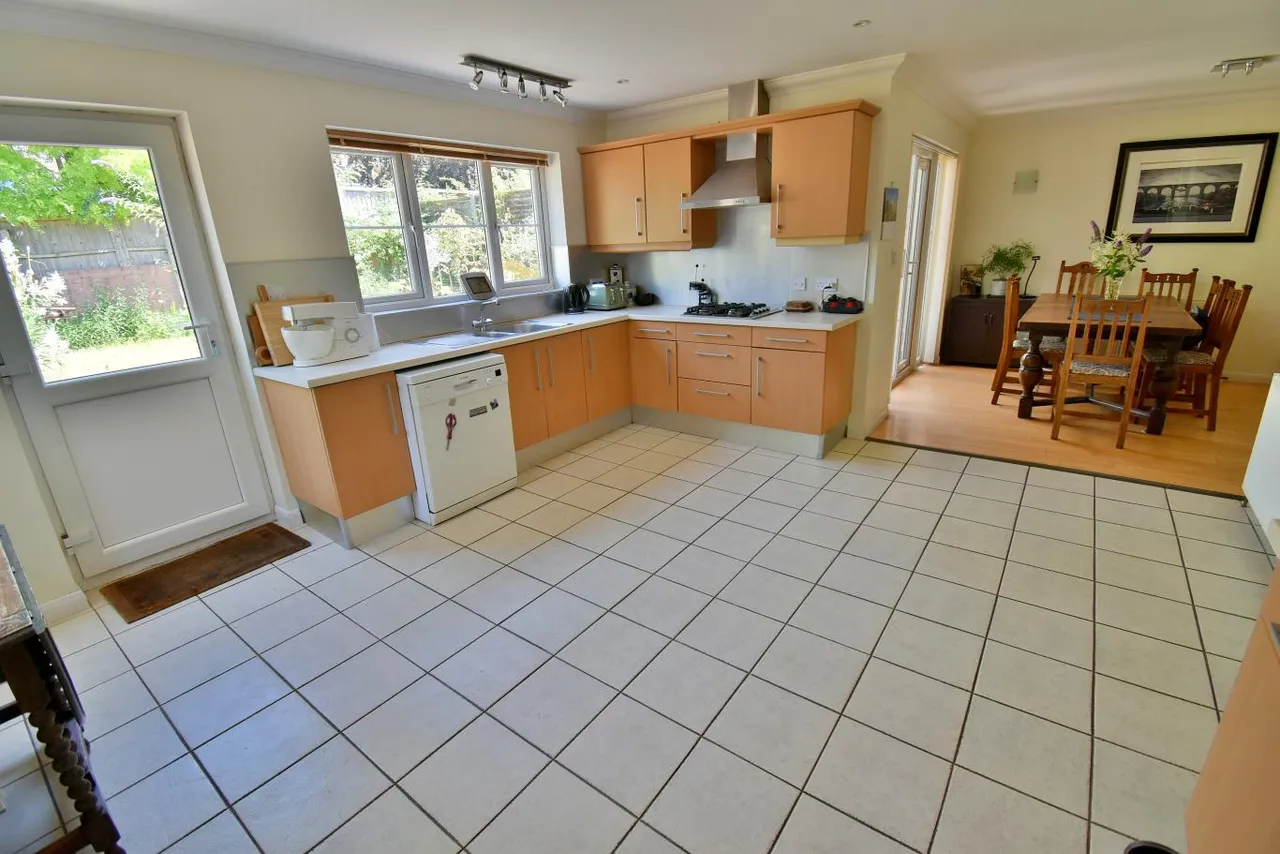 Wincombe Drive, BH22, photo 6
