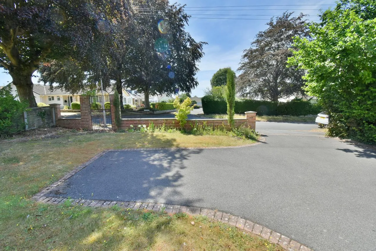 Wincombe Drive, BH22, photo 23