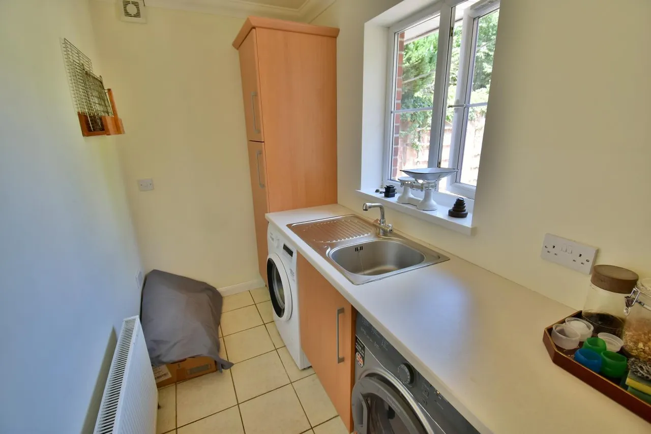 Wincombe Drive, BH22, photo 7