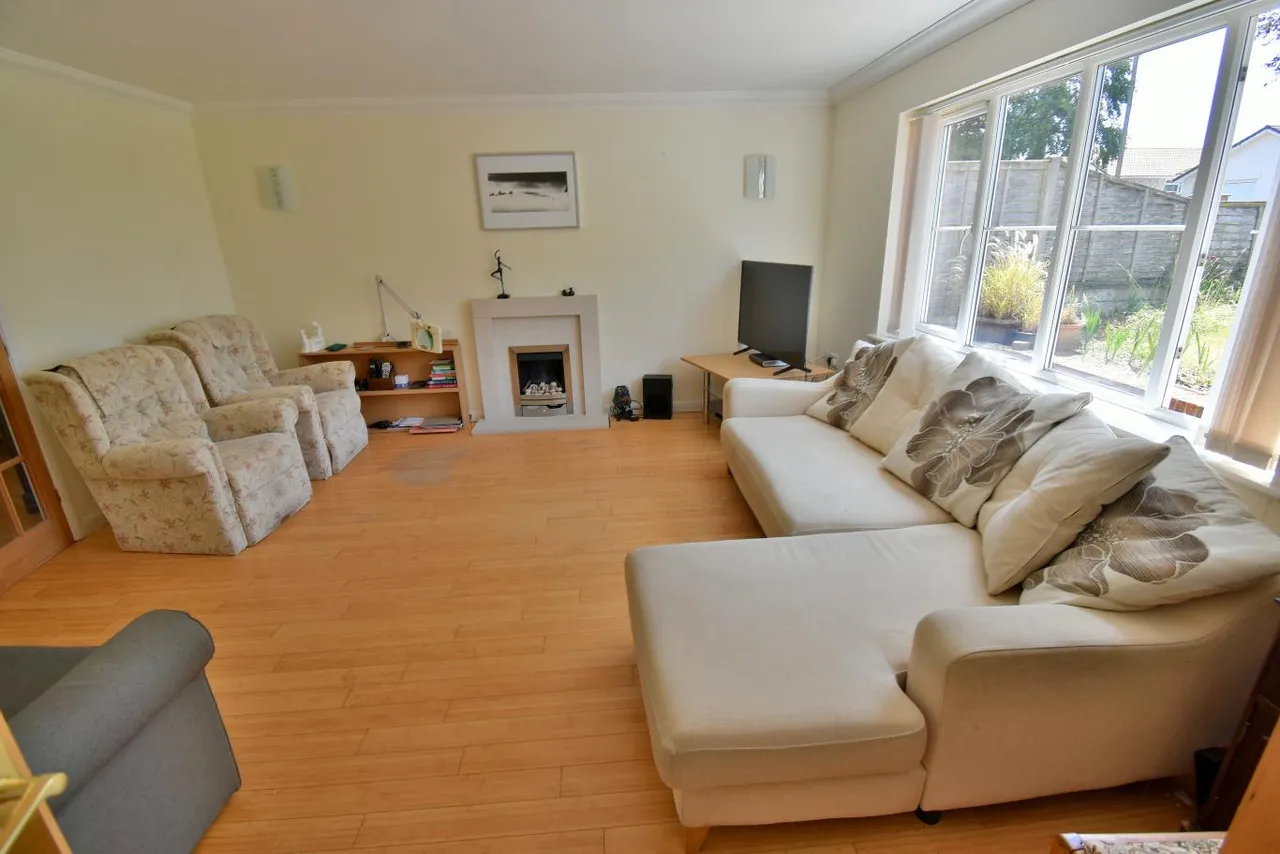 Wincombe Drive, BH22, photo 8