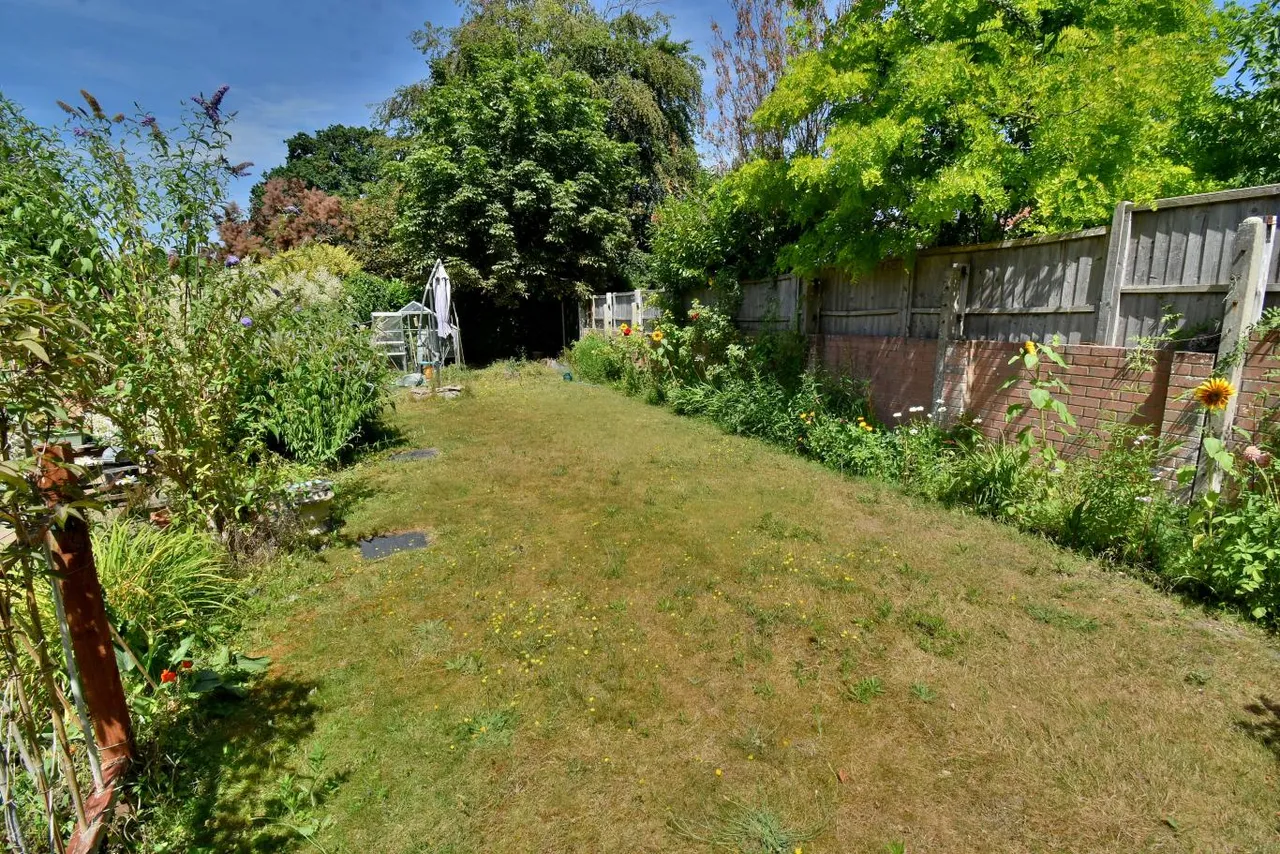 Wincombe Drive, BH22, photo 3