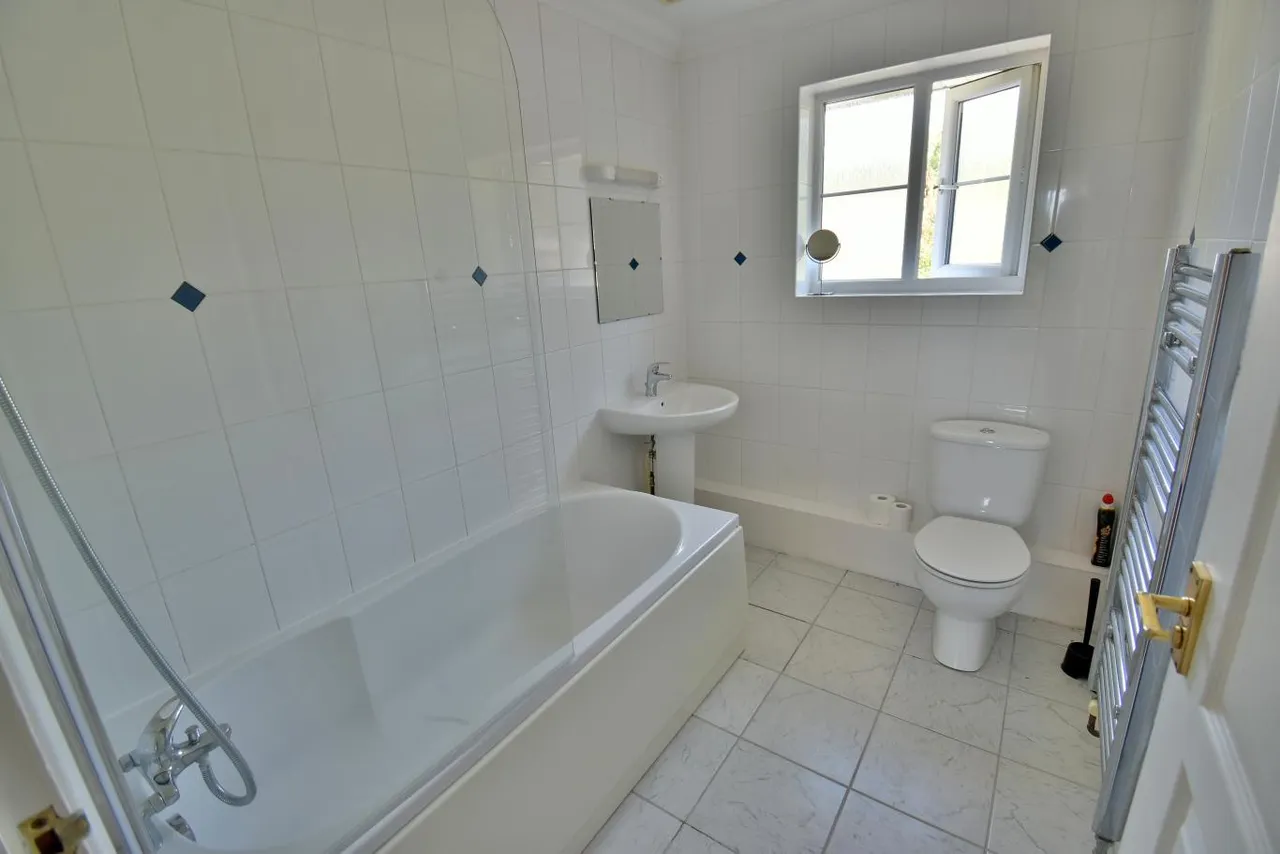 Wincombe Drive, BH22, photo 21