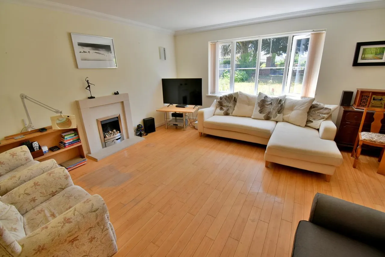 Wincombe Drive, BH22, photo 9