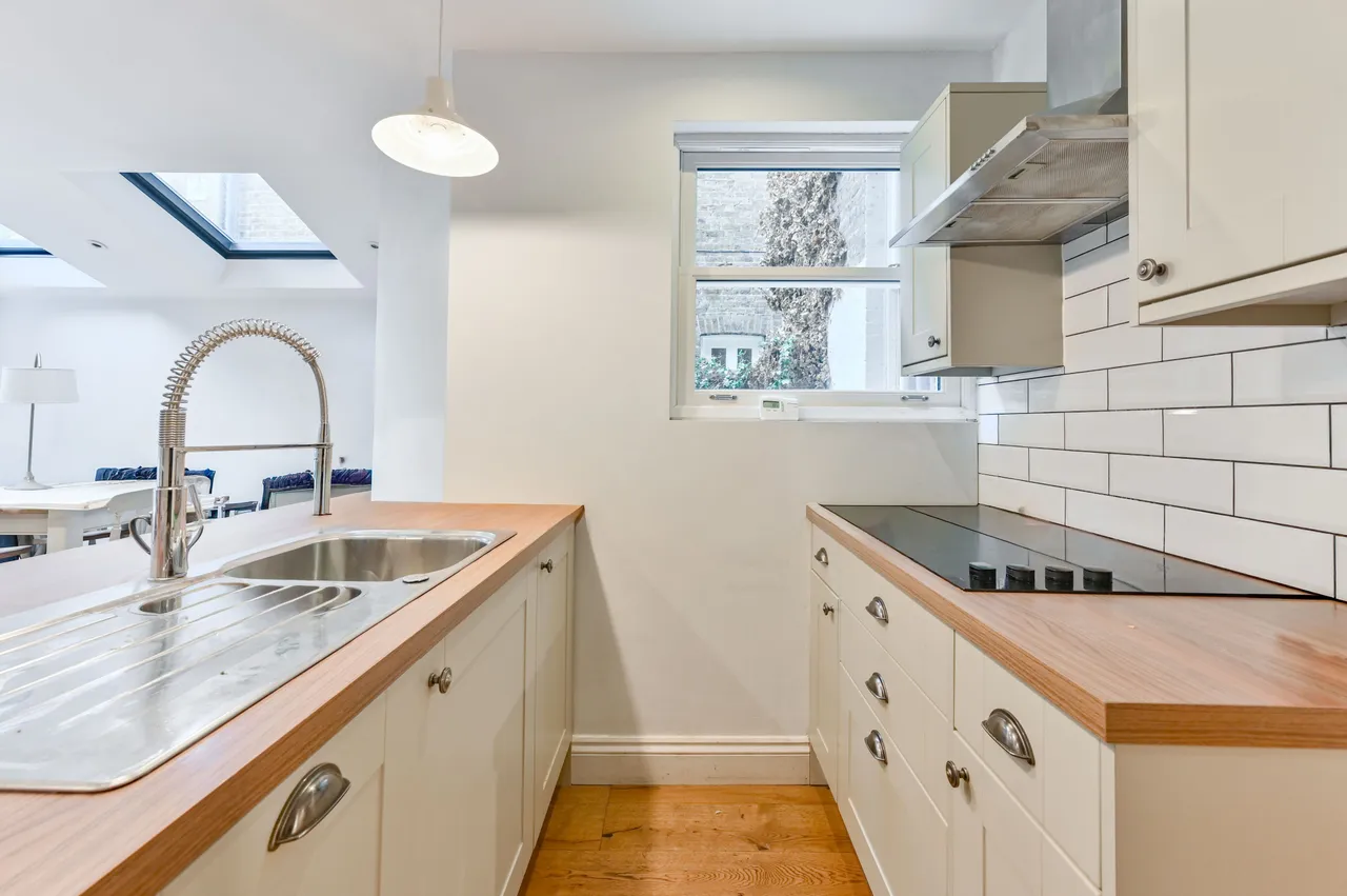 74c Warriner Gardens, London, photo 2