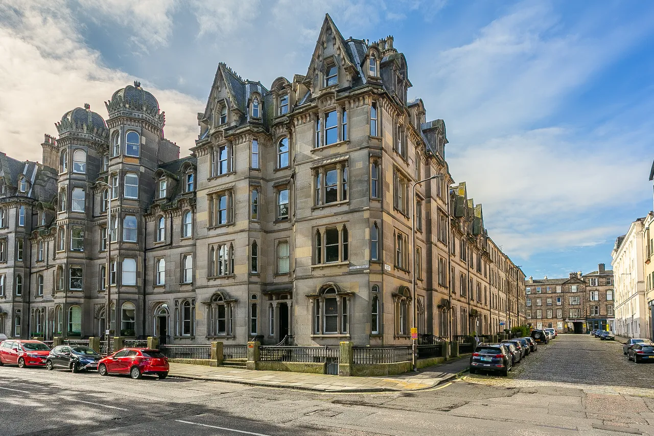 3 bed flat for sale, Cornwall Street, Lauriston, EH1
