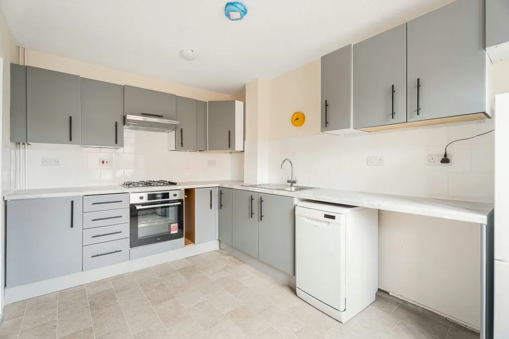 Milecastle, Bancroft, Milton Keynes, Buckinghamshire, MK13 0QN, photo 2