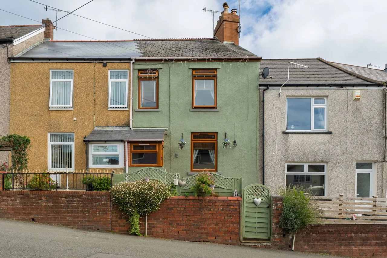 3 bed house for sale, Prospect Place, Pontypool