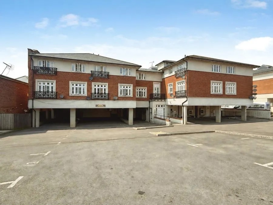Cambridge Road, Crowthorne, RG45, photo 4