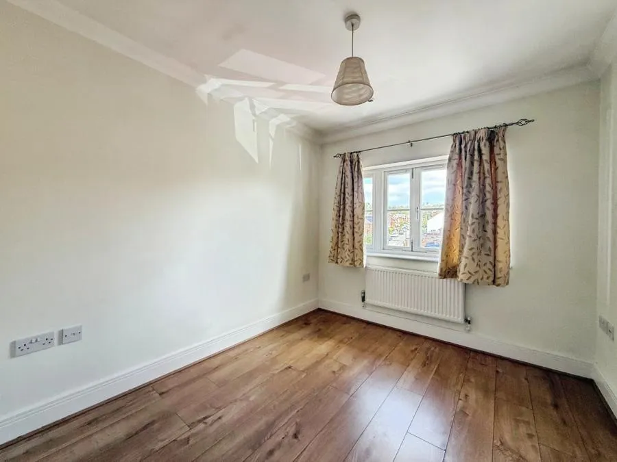Cambridge Road, Crowthorne, RG45, photo 13