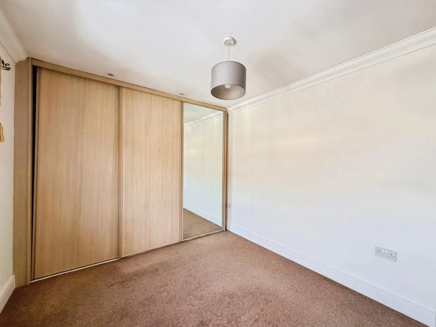Cambridge Road, Crowthorne, RG45, photo 12