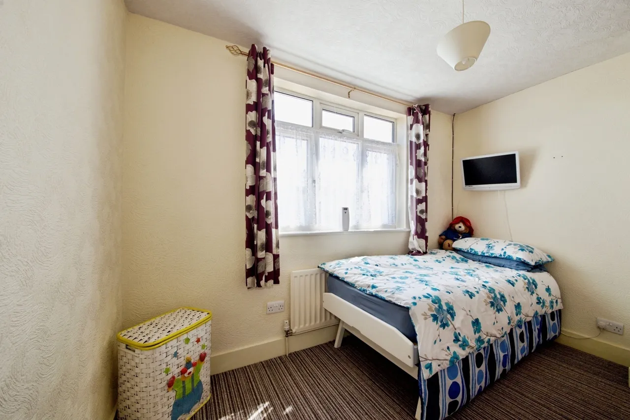 Cowper Gardens, London, N14, photo 13