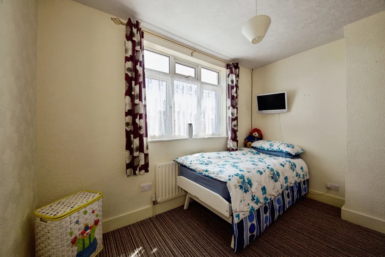 Cowper Gardens, London, N14, photo 22
