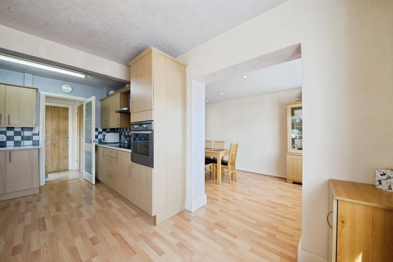 Cowper Gardens, London, N14, photo 15