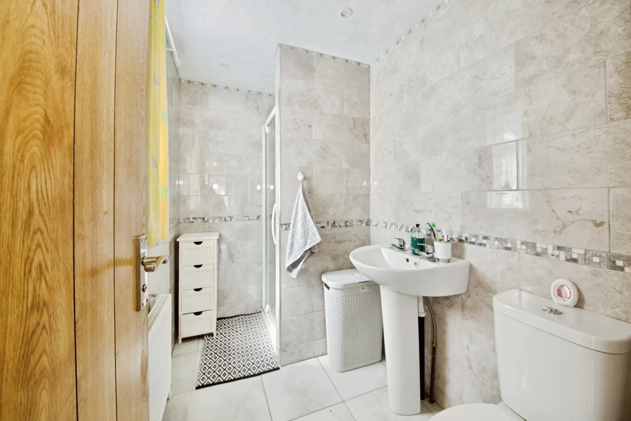 Cowper Gardens, London, N14, photo 14