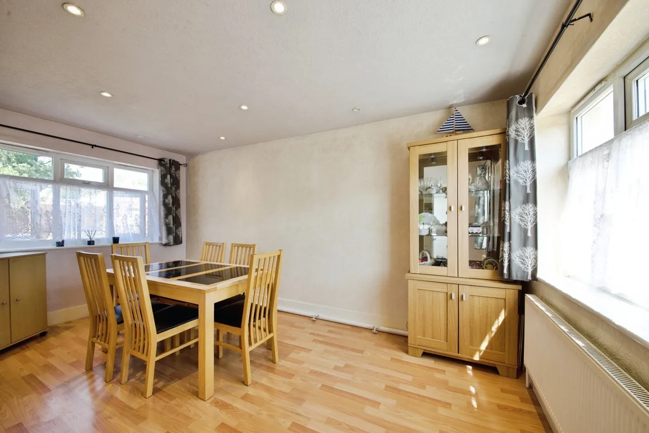 Cowper Gardens, London, N14, photo 11