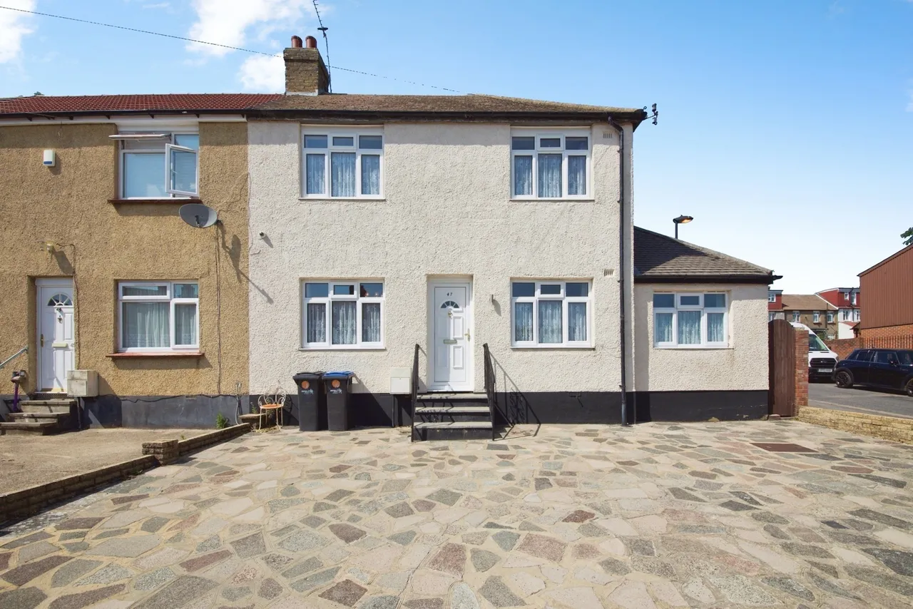 Cowper Gardens, London, N14, photo 17