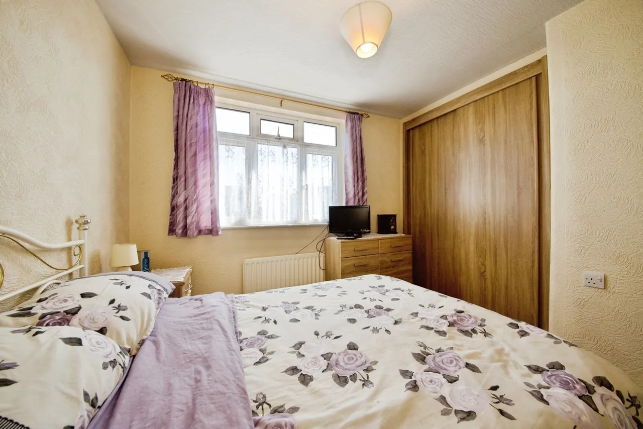 Cowper Gardens, London, N14, photo 19