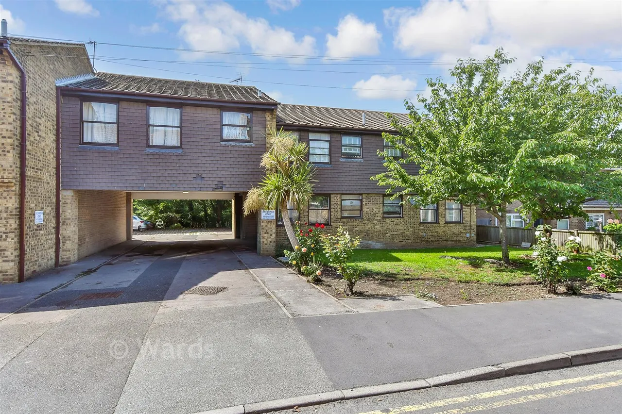 1 bed flat for sale, Cyprus Road, Faversham, ME13