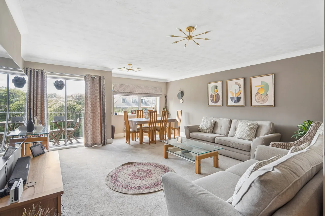 2 bed flat for sale — Arranmore Court Bushey Hall Road, Bushey, Bushey, WD23 2EW