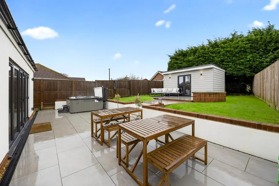Colwell Road, Freshwater, PO40, photo 17