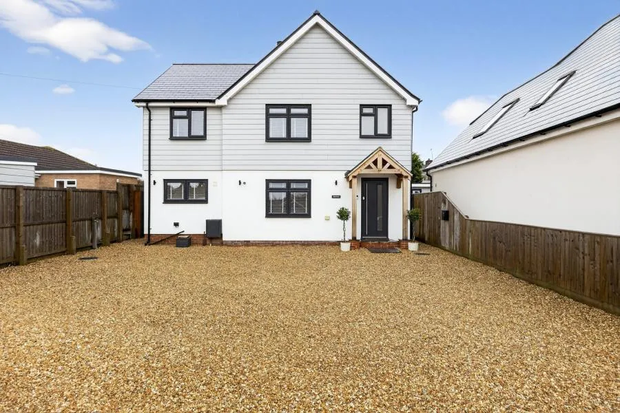4 bed house for sale, Colwell Road, Freshwater, PO40