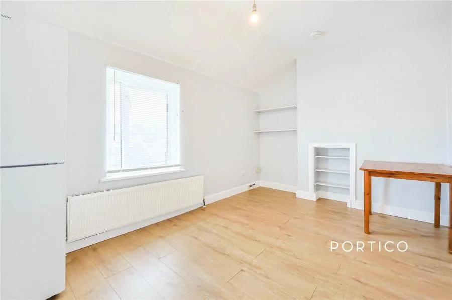 Oaklands Grove, London, W12, photo 11