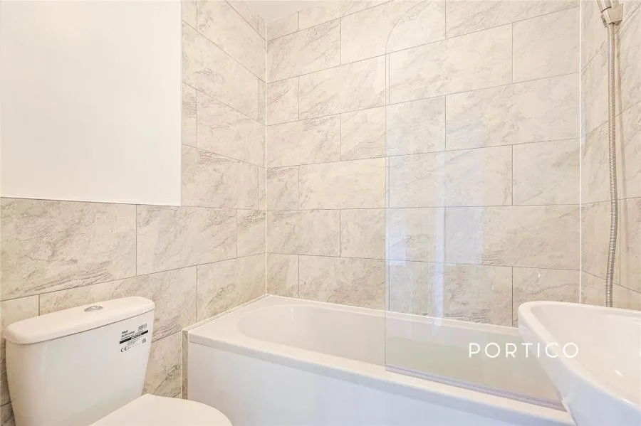 Oaklands Grove, London, W12, photo 10