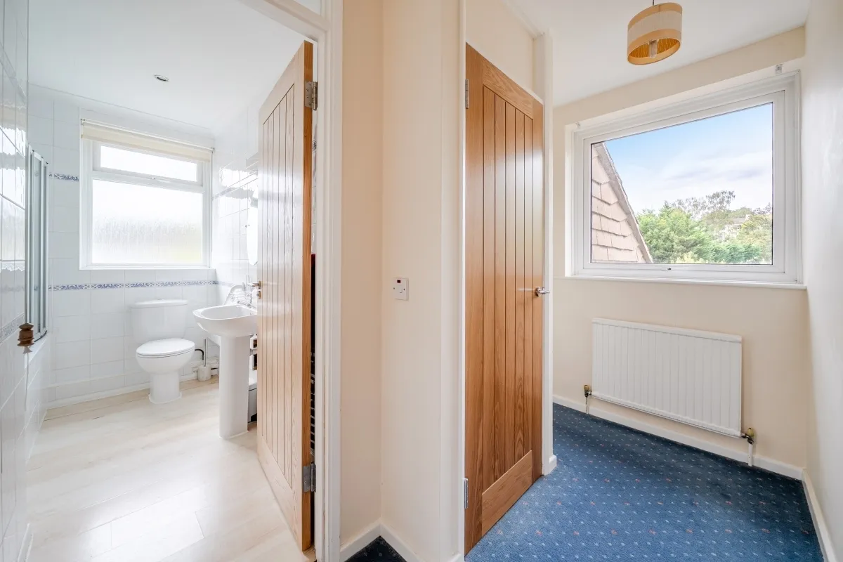 Fishersdene, Claygate KT10, photo 8