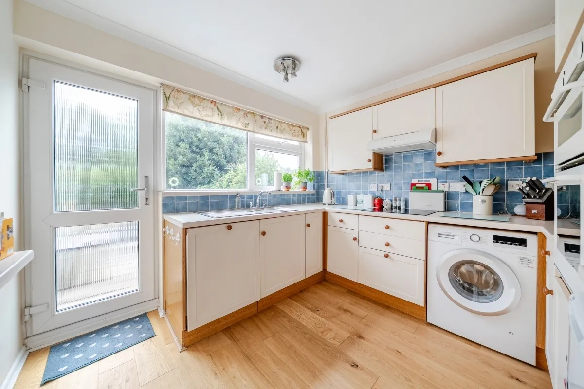 Fishersdene, Claygate KT10, photo 2