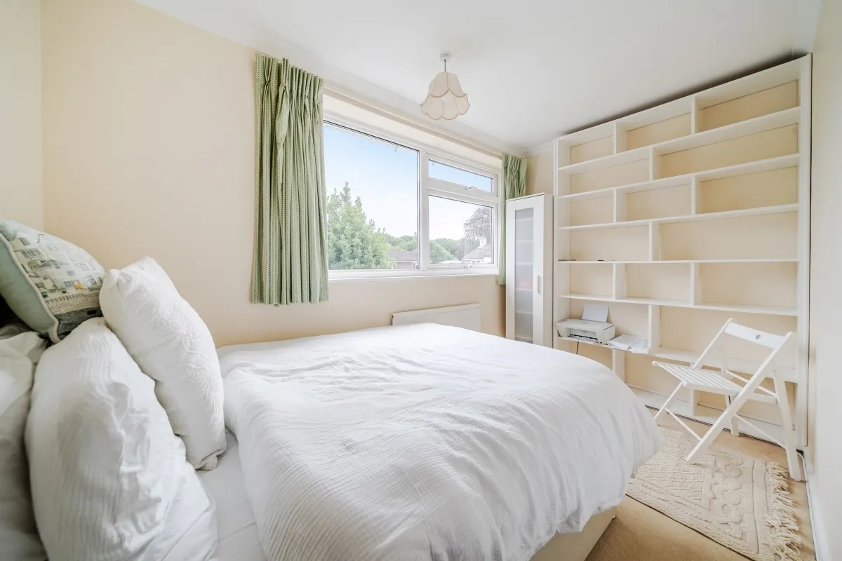 Fishersdene, Claygate KT10, photo 10